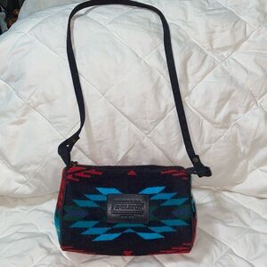 RARE design Like new Pendleton Aztec wool Travel Kit crossbody bag